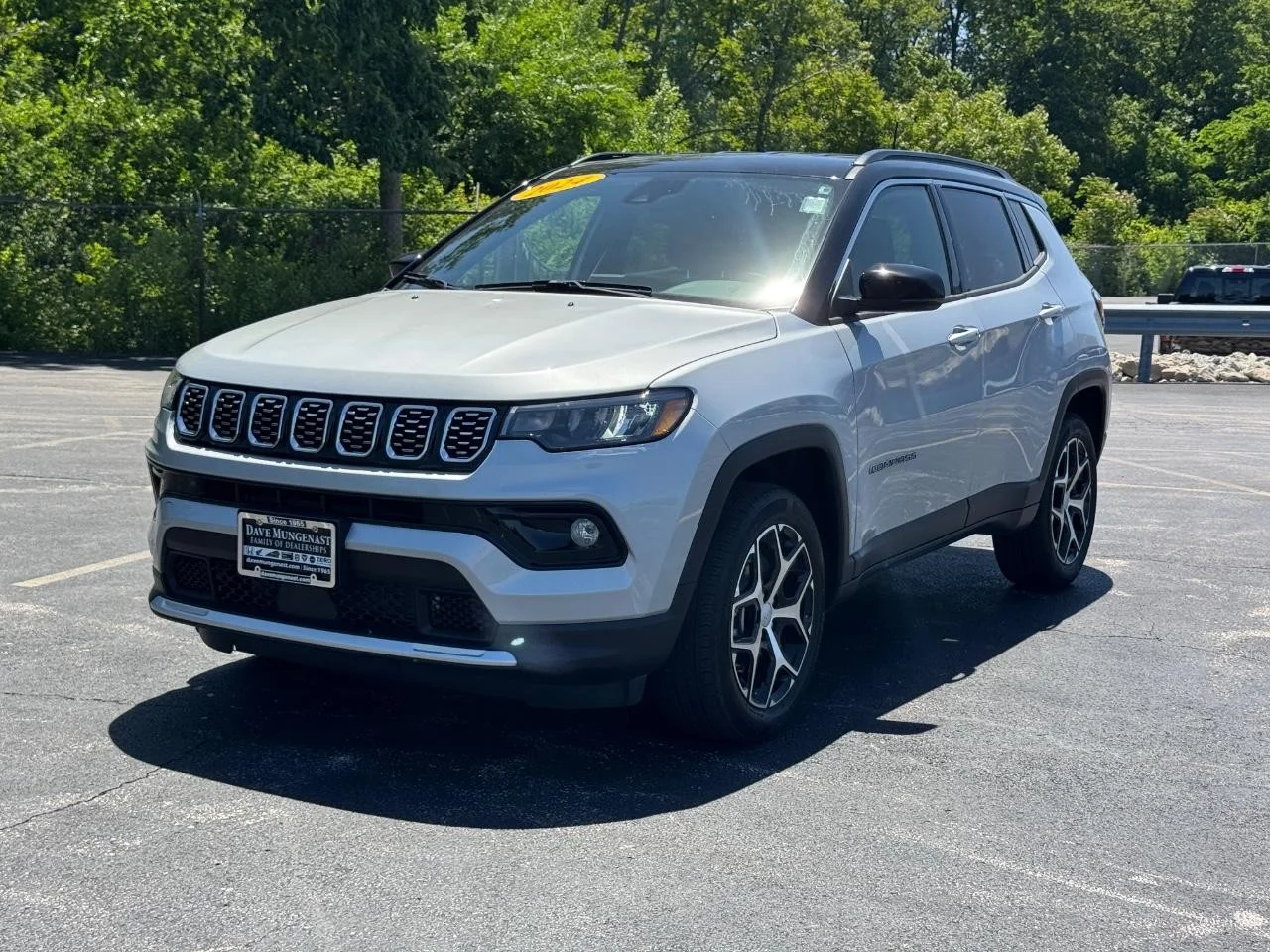 Used 2024 Silver Zynith Clear Coat Jeep Limited image 9