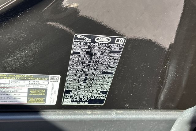 New 2026 Obsidian Black in Gloss Finish Land Rover SE image 27
