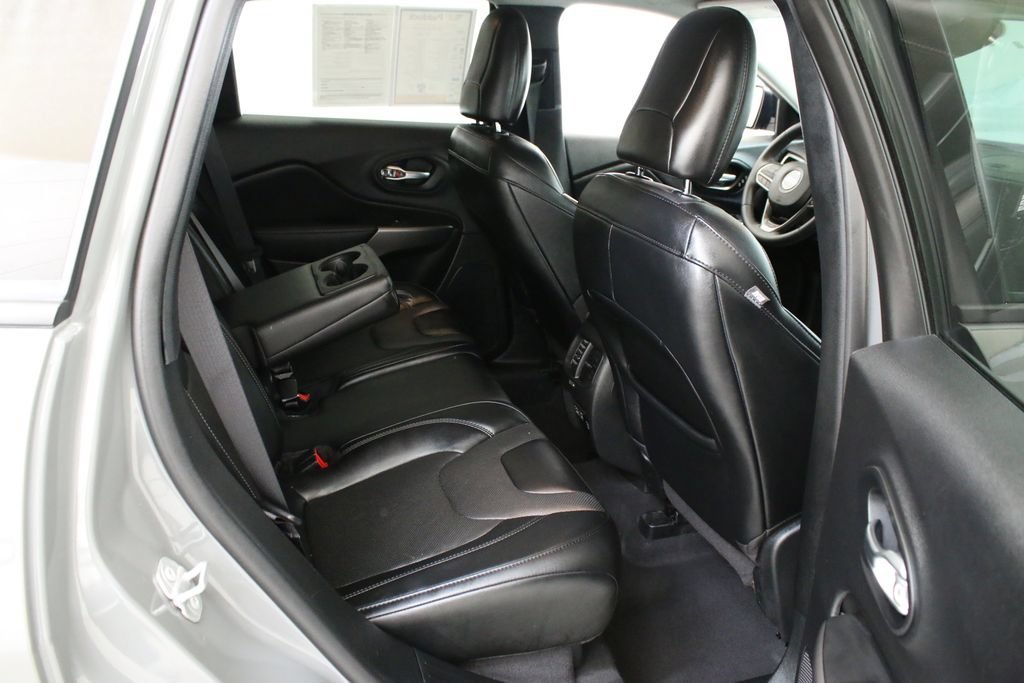 Used 2022 Gray Jeep Limited image 28