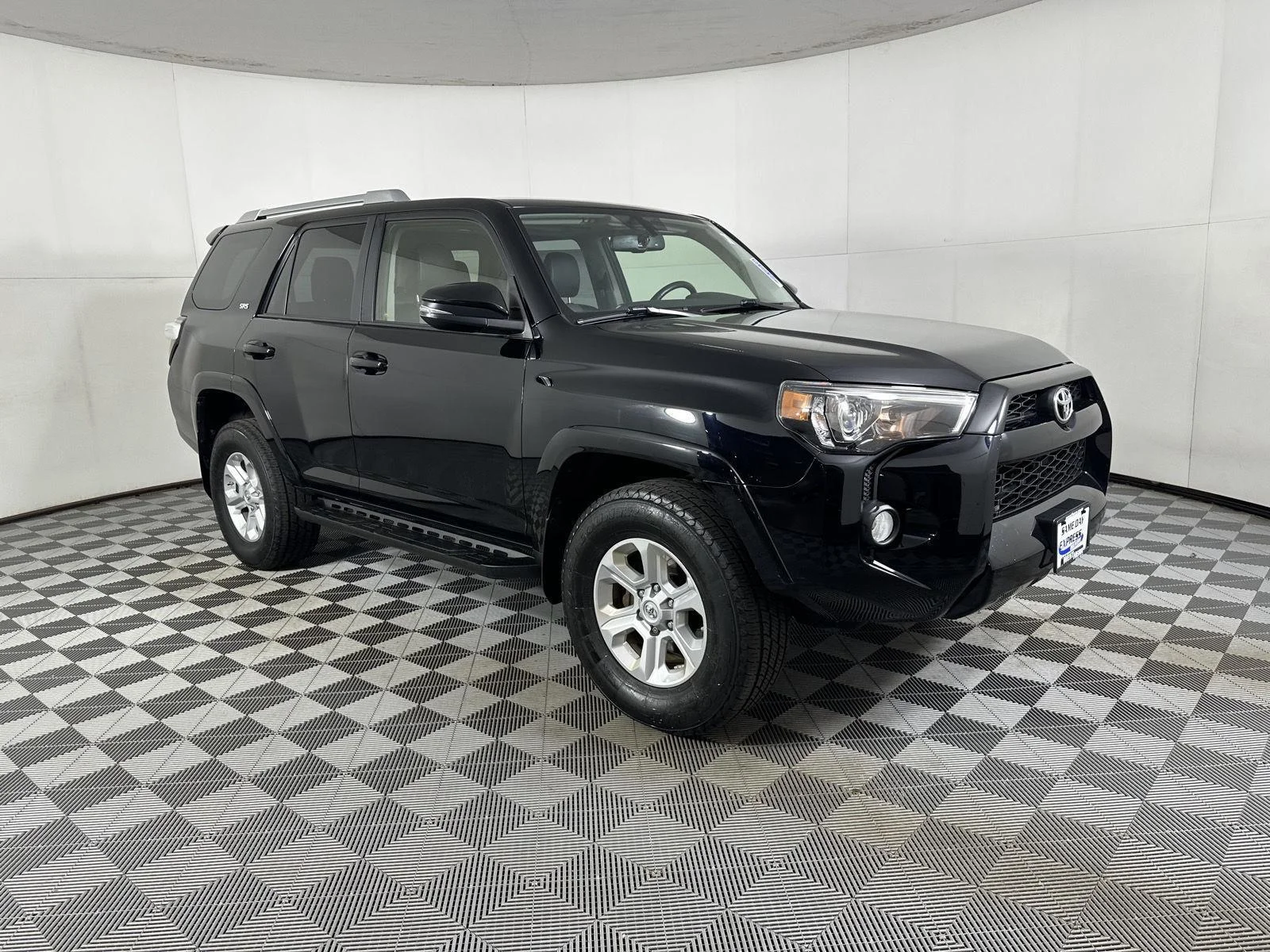 Used 2018 Midnight Black Metallic Toyota SR5 Premium image 17