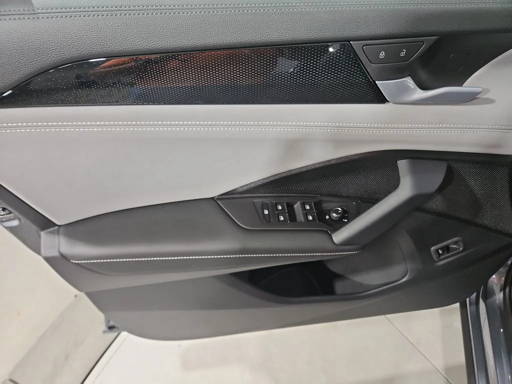 2026 Volkswagen Tiguan SE - Photo 10