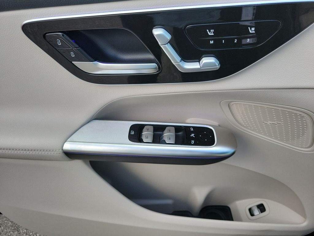 New 2027 Black Mercedes-Benz GLC 300 image 17