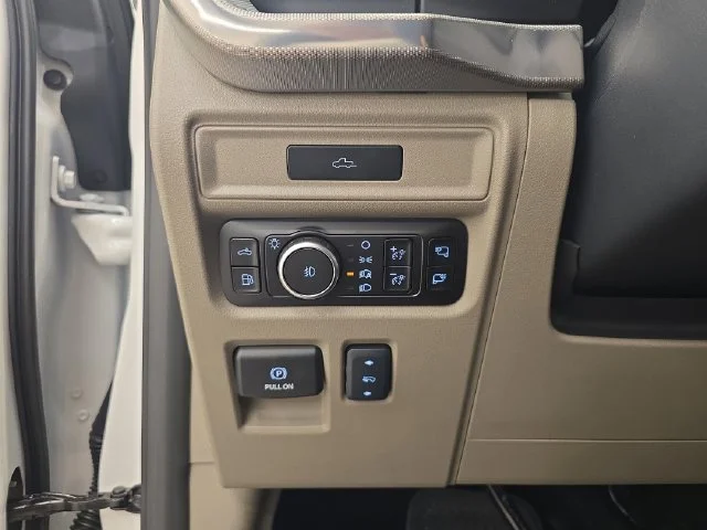 New 2026 Star White Metallic Tri-Coat Ford Platinum® image 43
