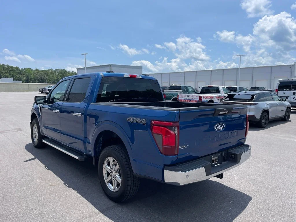 Used 2024 Blue Ford XLT image 3