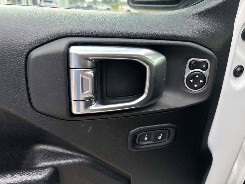 Used 2025 White Jeep Rubicon image 30