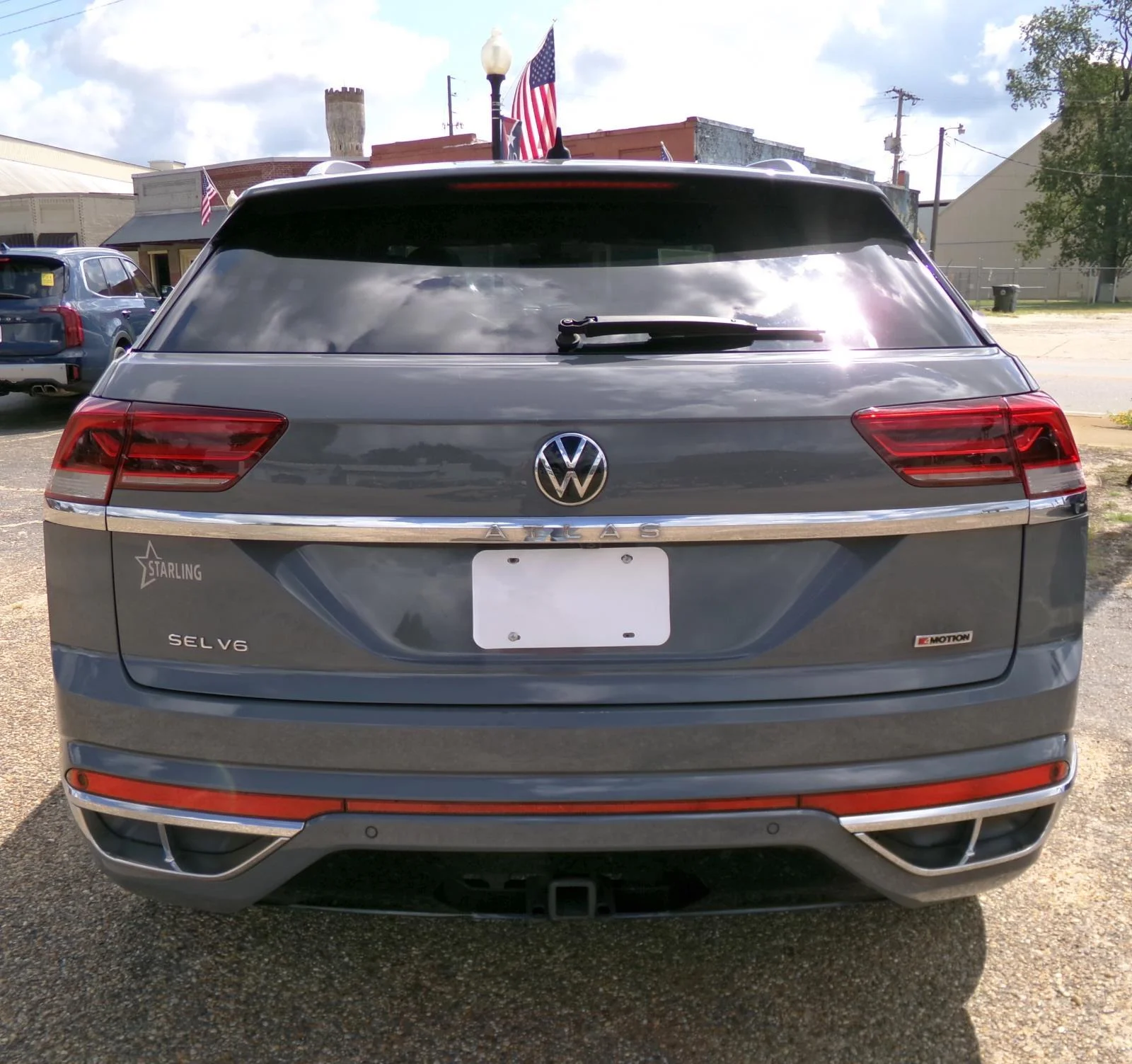 Used 2021 Pure Gray Volkswagen 3.6L V6 SEL Premium R-Line image 4