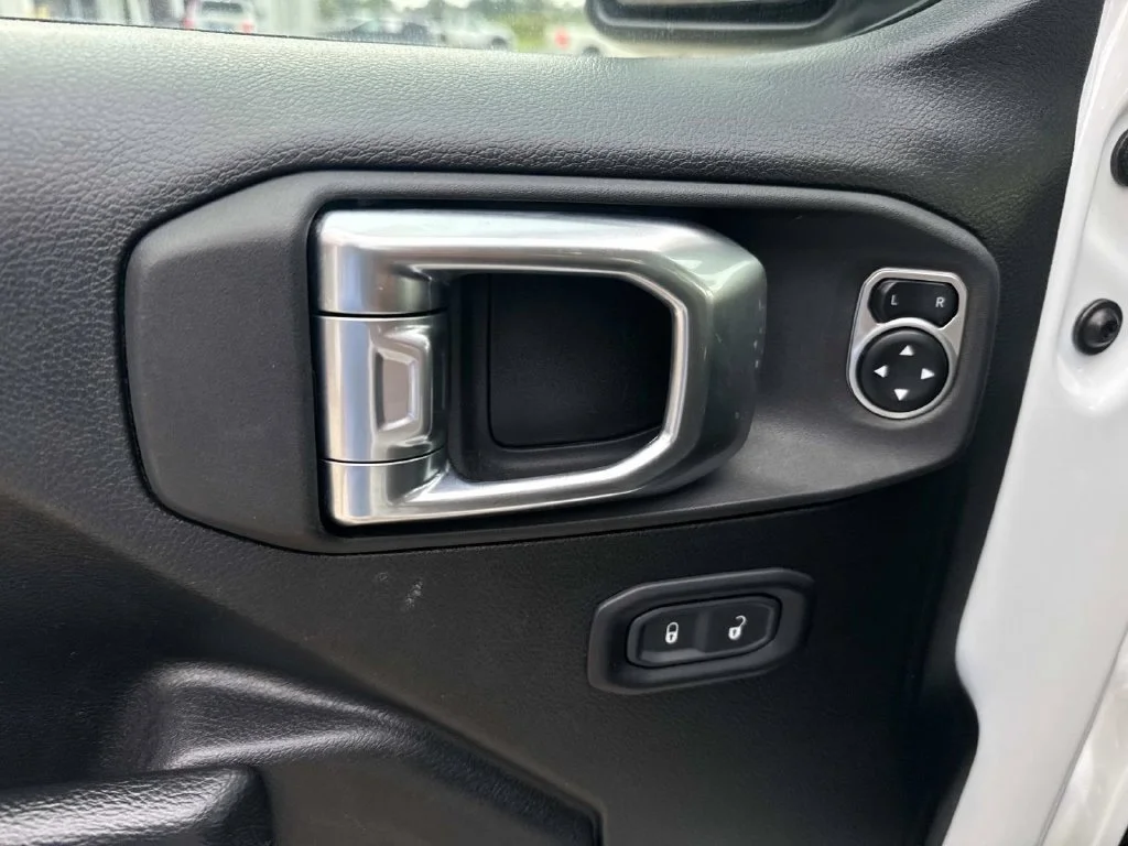 Used 2025 White Jeep Rubicon image 30