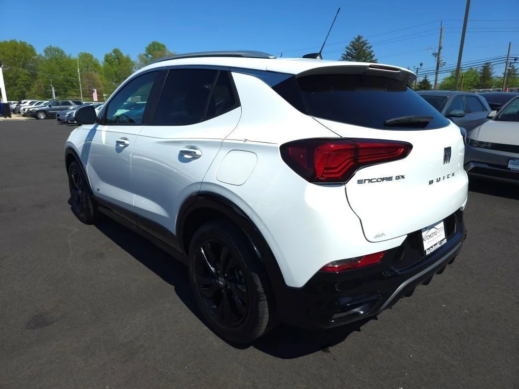 Used 2025 Summit White Buick 4dr Sport Touring w/ Power Liftgate image 7