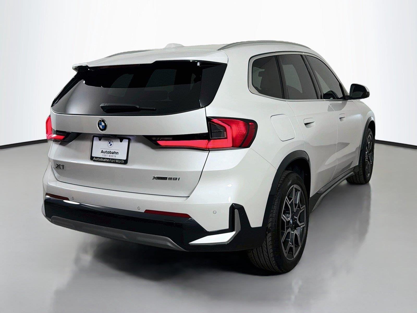 New 2027 Mineral White Metallic BMW xDrive28i image 5