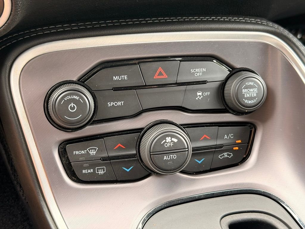 Used 2022 Green Dodge SXT image 31