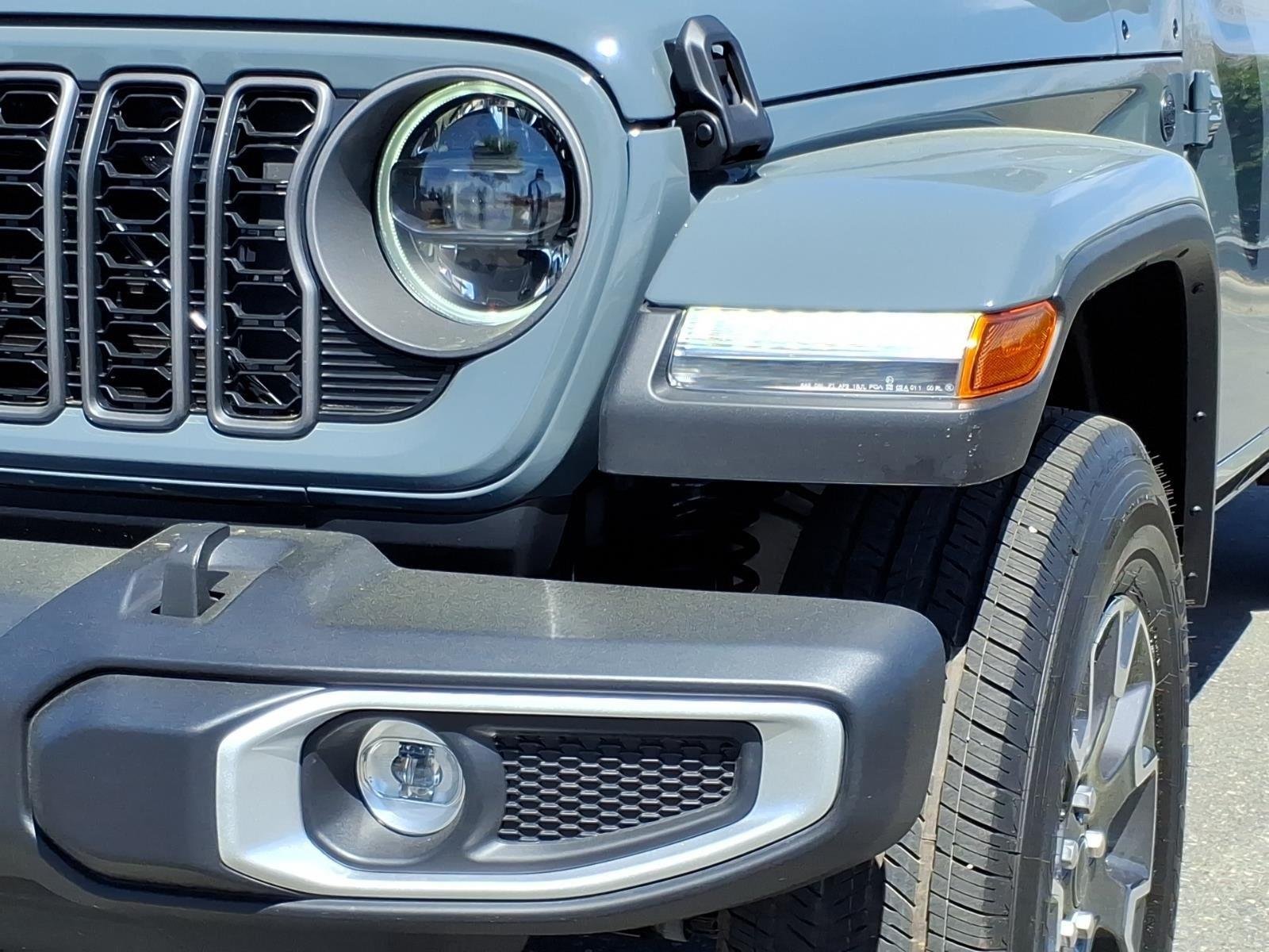 New 2026 Anvil Clear-Coat Exterior Paint Jeep Sahara image 16