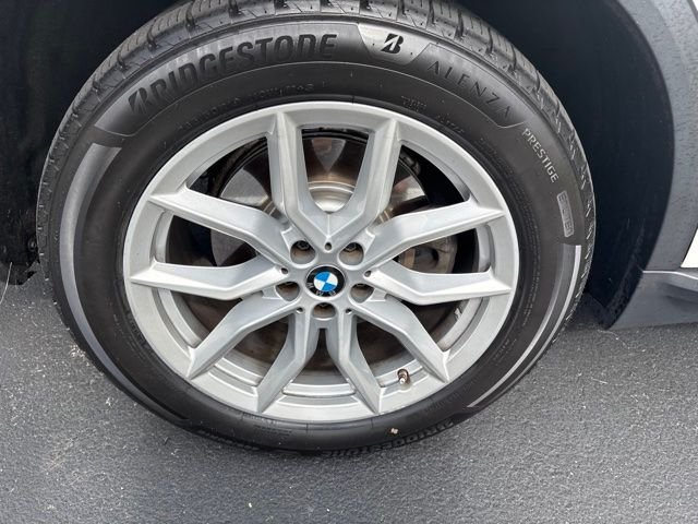 Used 2021 White BMW xDrive40i image 13
