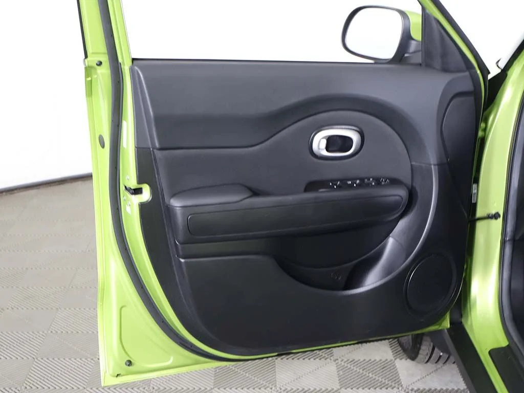 Used 2015 Green Kia Base image 19