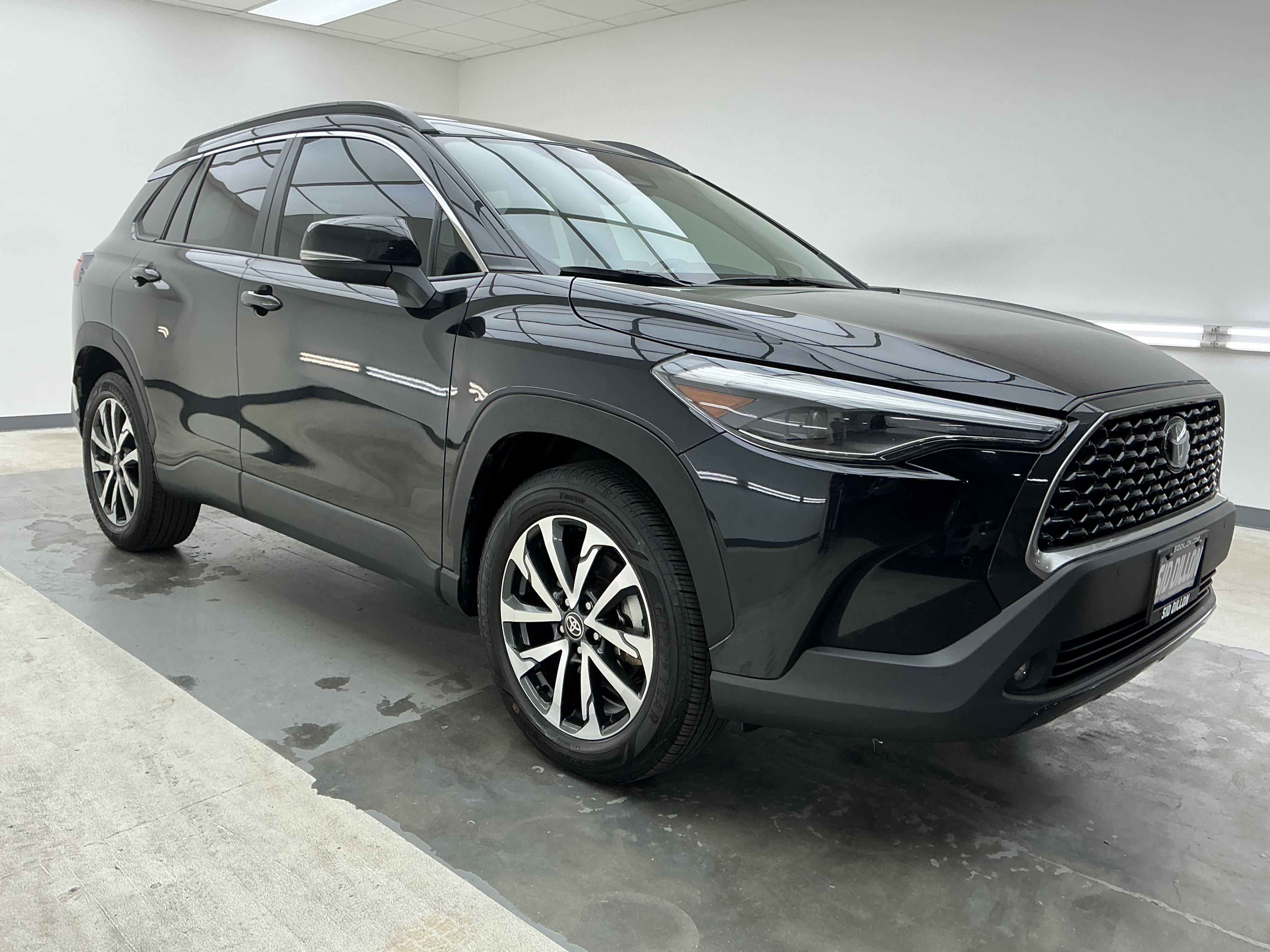 2025 Toyota Corolla Cross XLE - Photo 3