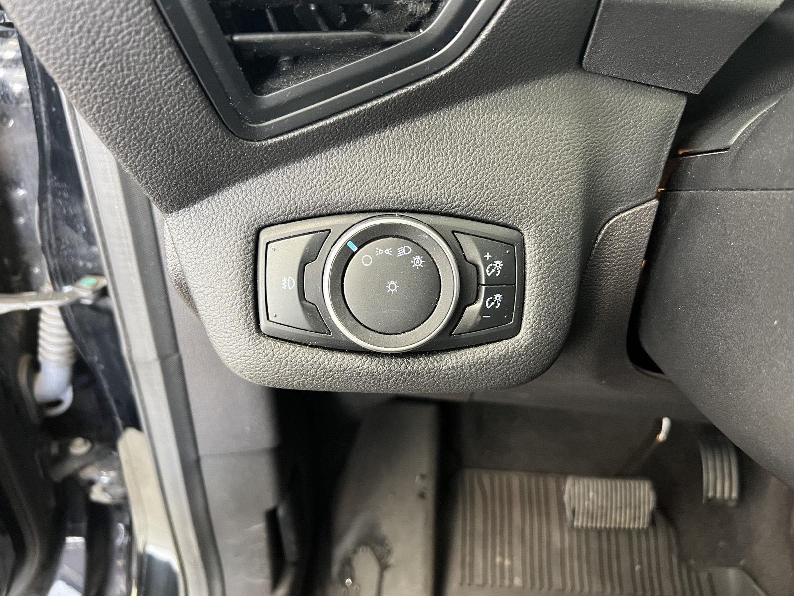 Used 2016 Shadow Black Ford SE image 14