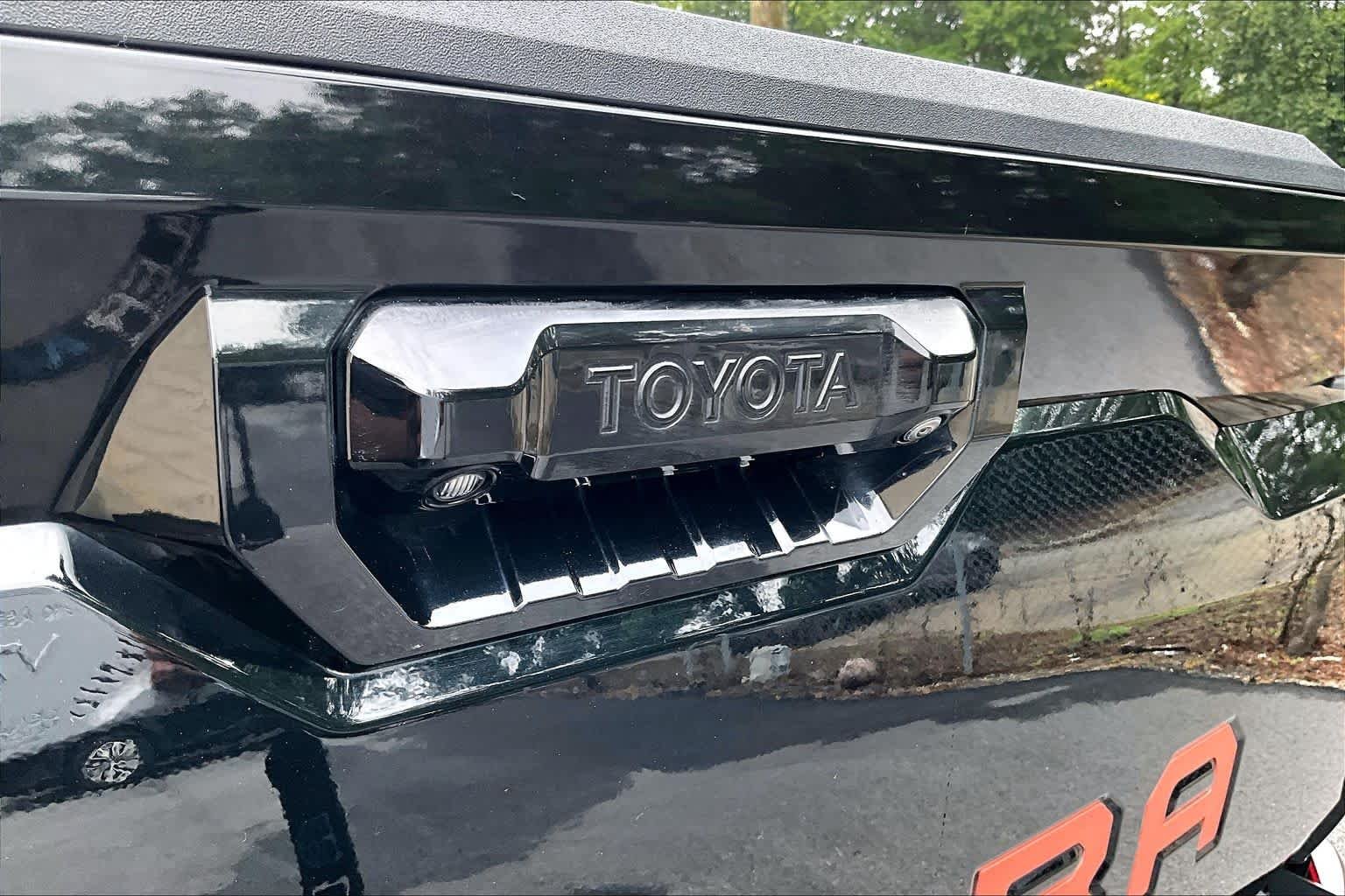 Used 2022 Midnight Black Metallic Toyota SR5 image 31