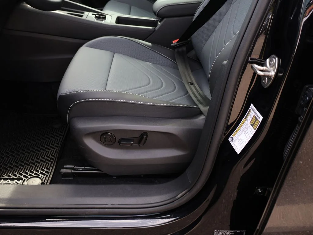 New 2026 Black Volkswagen 2.0T SE image 38