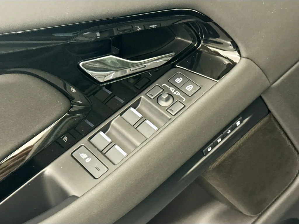 New 2026 Tribeca Blue Land Rover Hoxton Edition image 17