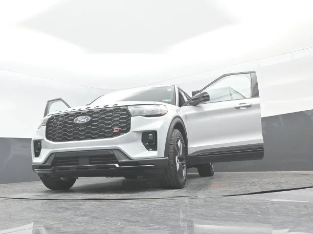 New 2027 Avalanche Gray Ford ST image 33