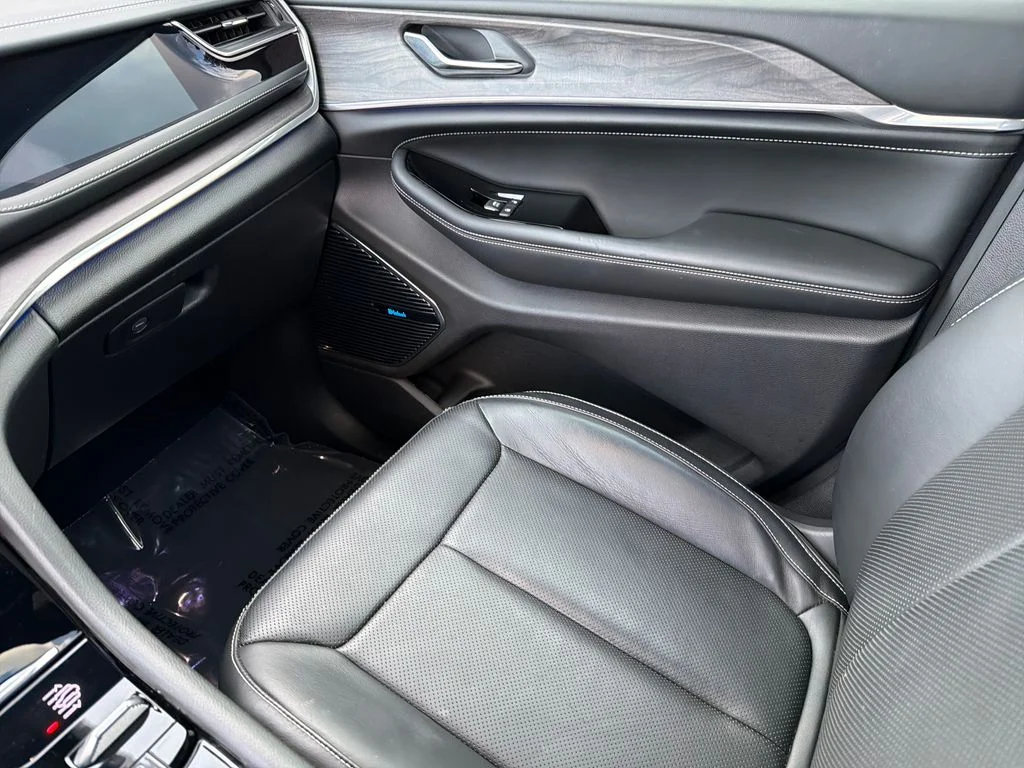 2023 Jeep Grand Cherokee Overland 4xe - Photo 30