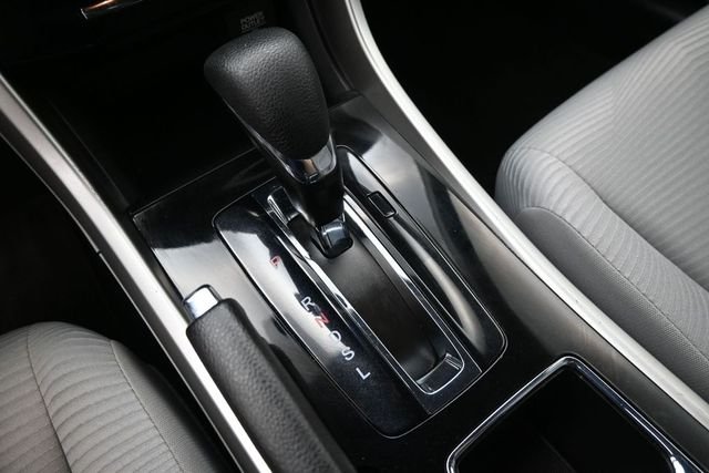 Used 2017 Lunar Silver Metallic Honda LX image 29