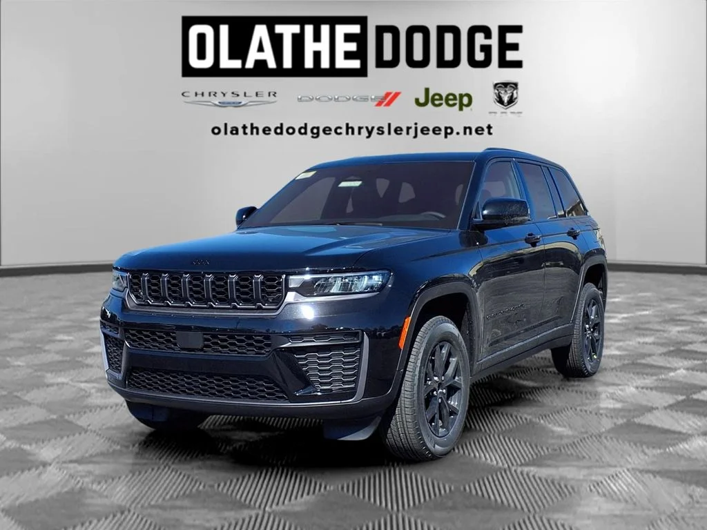 New 2026 Diamond Black Crystal Pearl-Coat Exterior Paint Jeep Laredo Altitude image 1
