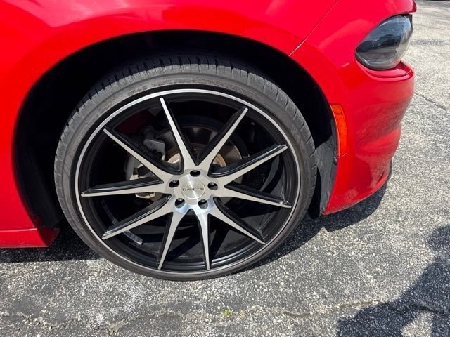 Used 2022 Torred Clearcoat Dodge SXT image 2
