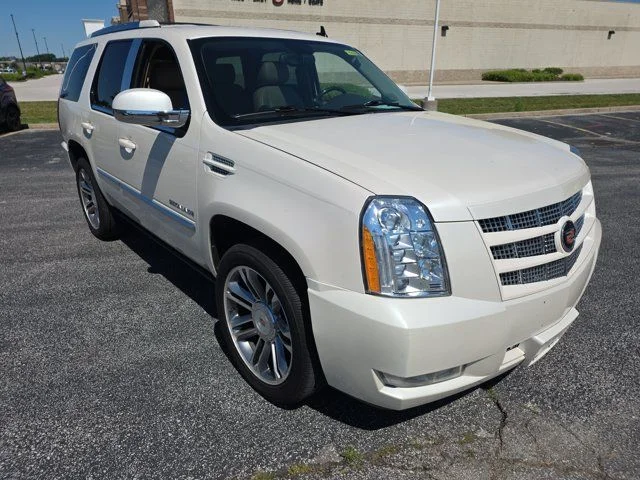 Used 2014 White Cadillac Premium image 2