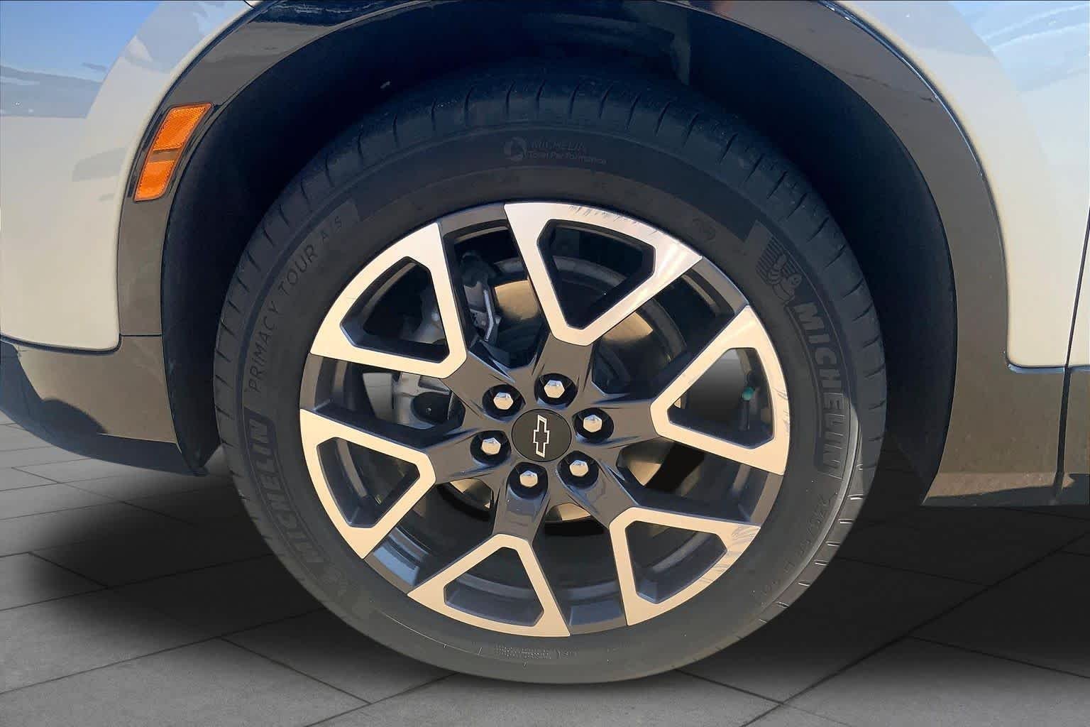 Used 2025 Sterling Gray Metallic Chevrolet RS image 11