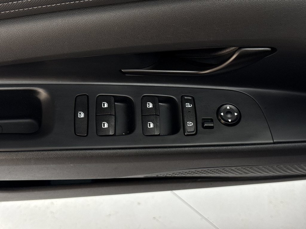 Used 2025 Abyss Black Hyundai SEL Sport image 14