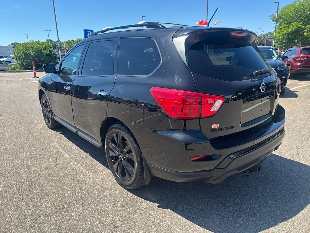 Used 2018 Black Nissan SL image 5
