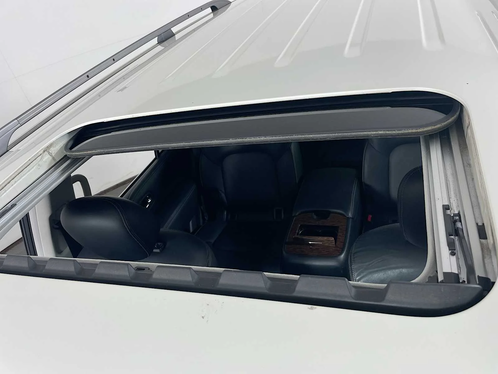 Used 2019 Pearl White Tricoat Nissan SL image 21
