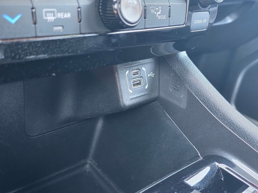 Certified Used 2024 Gray Jeep Latitude image 27