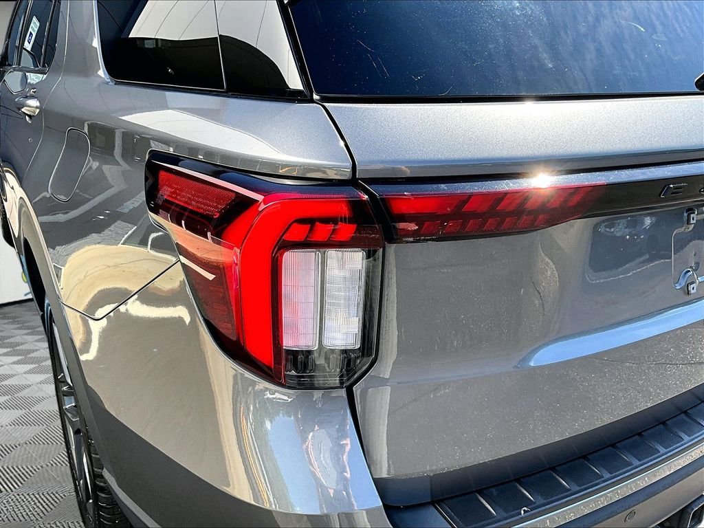 Used 2025 Gray Ford ST-Line image 26