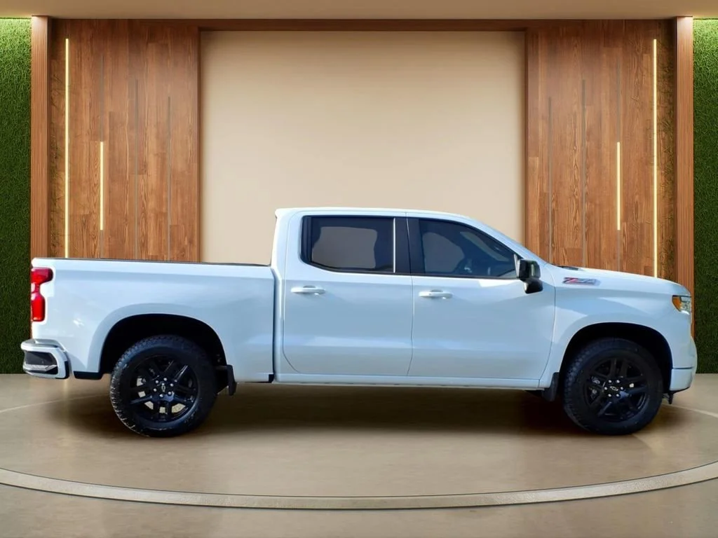 New 2026 Summit White Chevrolet RST image 35
