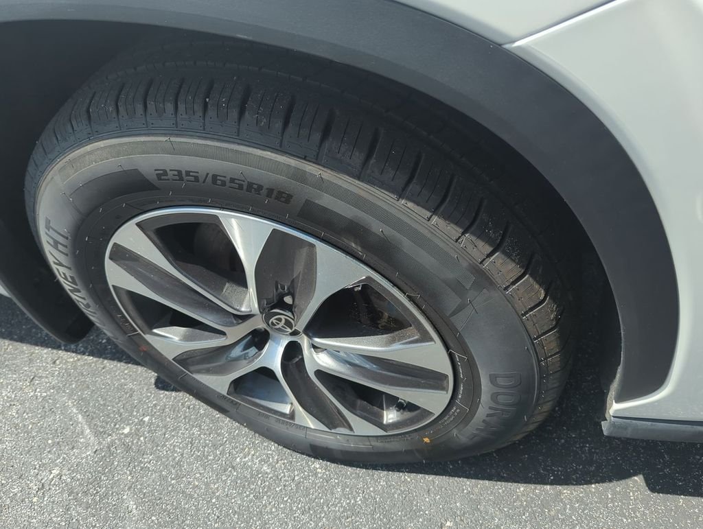 Used 2021 White Toyota XLE image 16