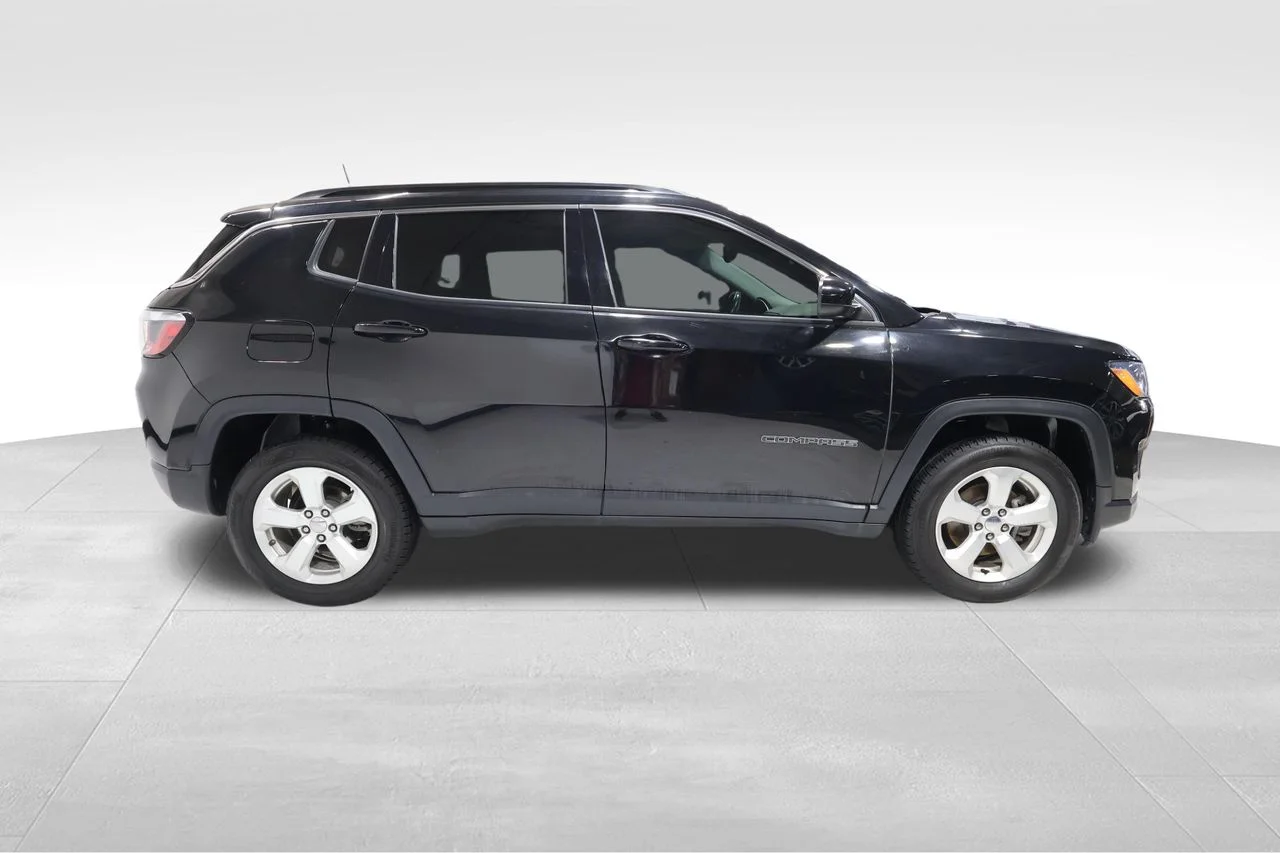 Used 2018 Black Jeep Latitude image 4