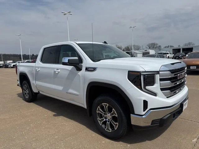 New 2026 Summit White GMC SLE image 1