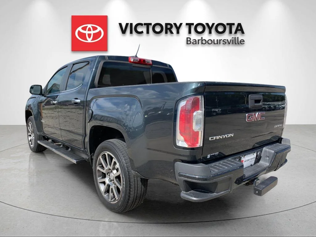 Used 2017 Gray GMC Denali image 3