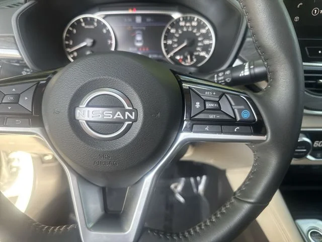 Used 2025 White Nissan 2.5 SL image 17