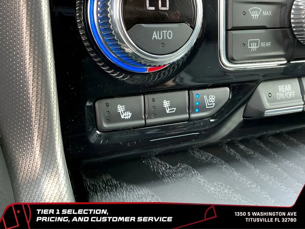 Used 2024 Summit White GMC Denali image 29