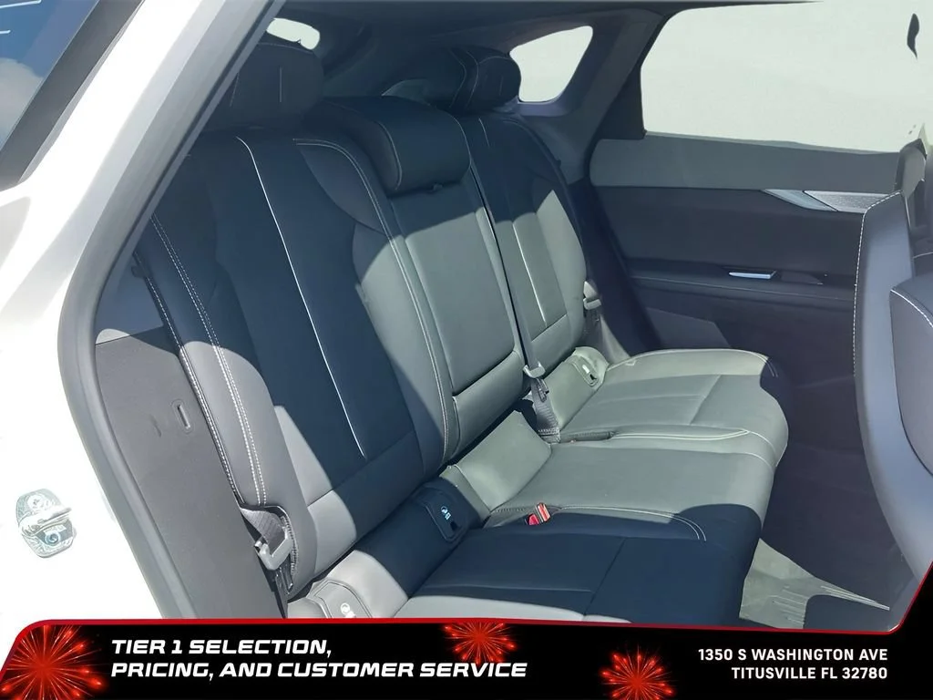Used 2025 Crystal White Tricoat Cadillac Luxury 2 image 24