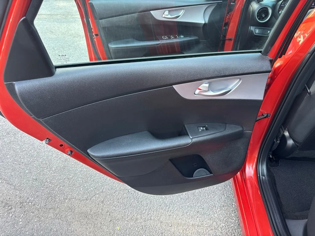 Used 2023 Red Kia LXS image 19