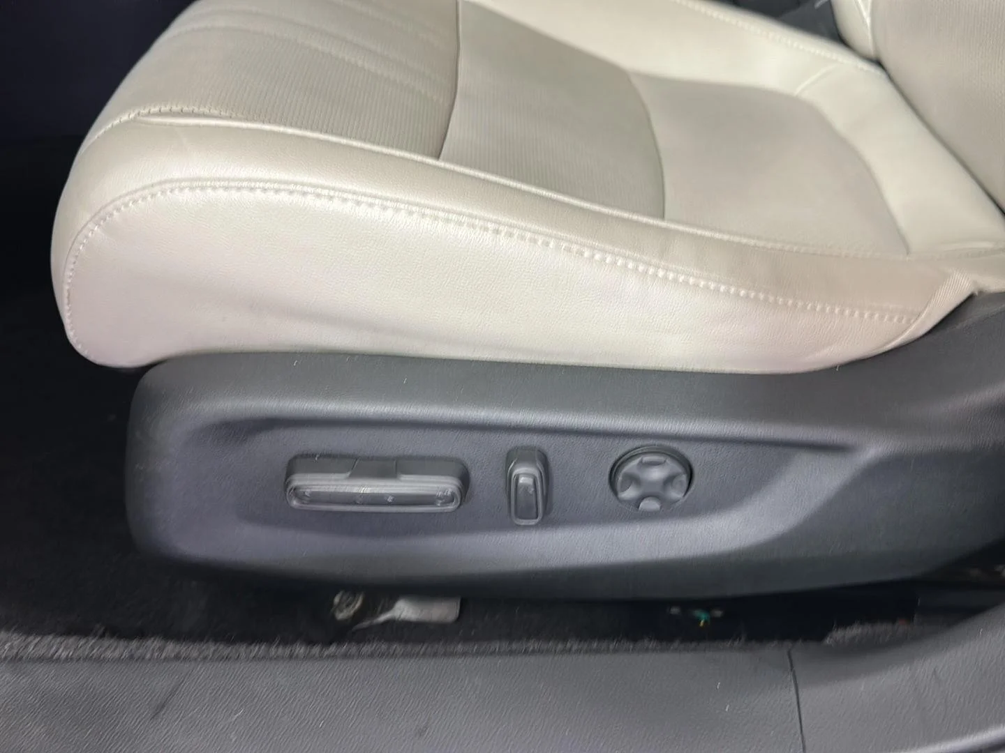 Used 2020 Platinum White Pearl Honda EX-L image 9