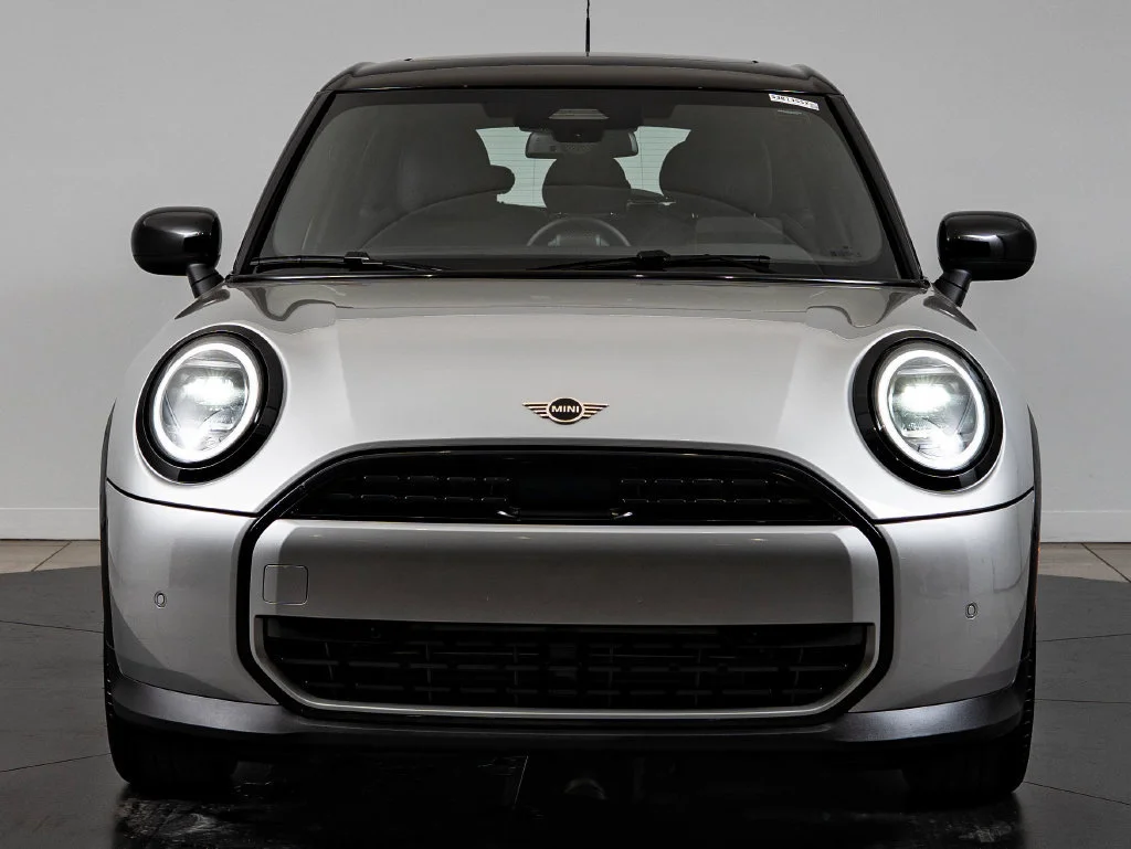Used 2026 Melting Silver Iii Metallic MINI Signature Plus image 2