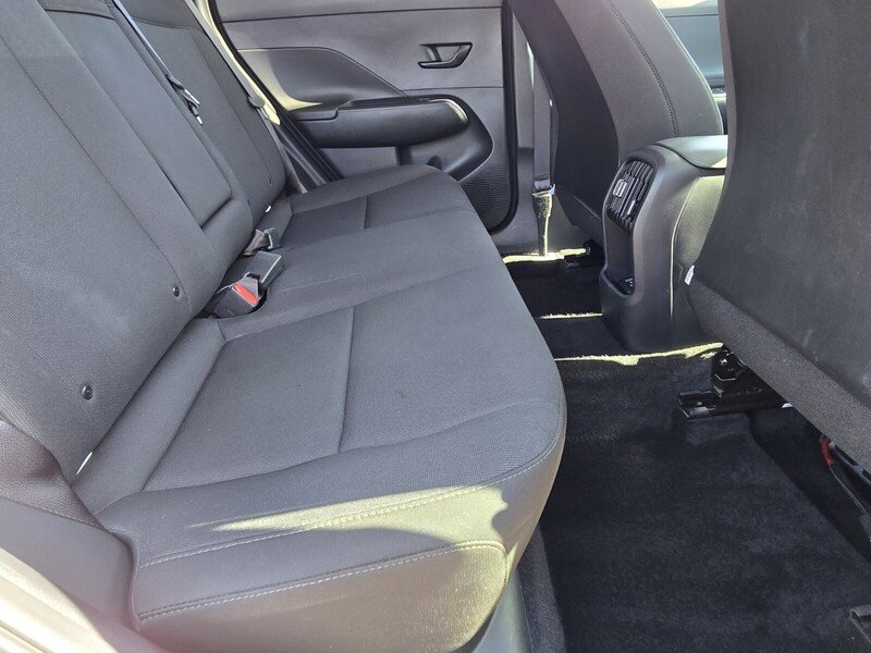 Used 2025 White HYUNDAI SEL FWD image 15