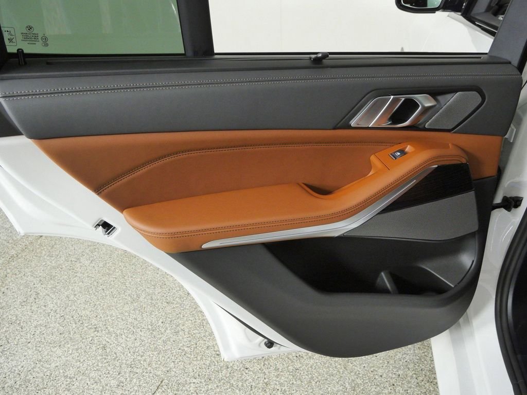 New 2026 Mineral White Metallic BMW xDrive40i image 31