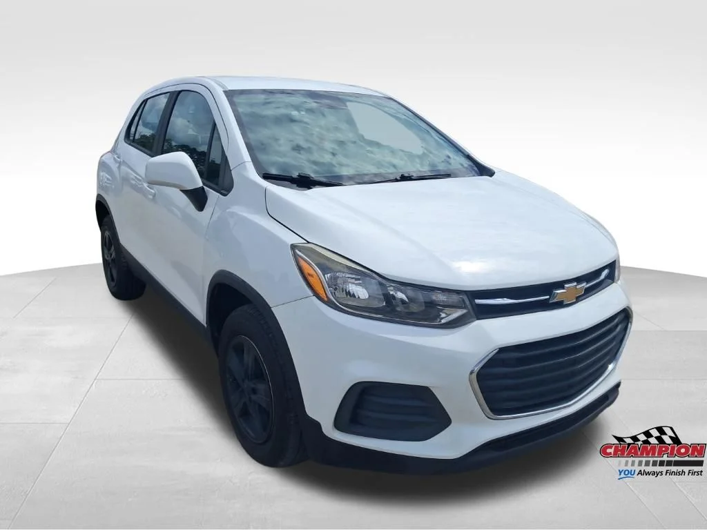 Used 2018 White Chevrolet LS image 29