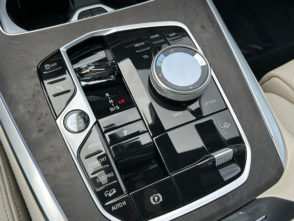 Used 2026 Alpine White BMW M60i image 28