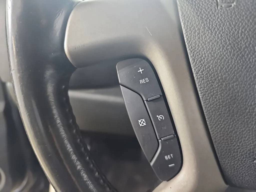 Used 2011 TAUPE GRAY METALLIC Chevrolet LT image 19